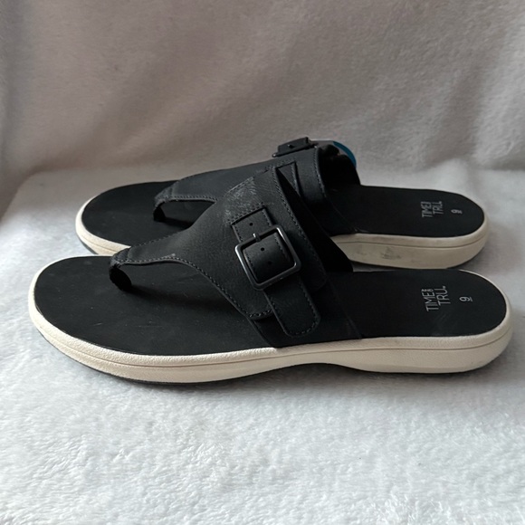Time And Tru Women's Black Sandals with Buckle Size 9 Slip On Whimsigoth New - Picture 3 of 8
